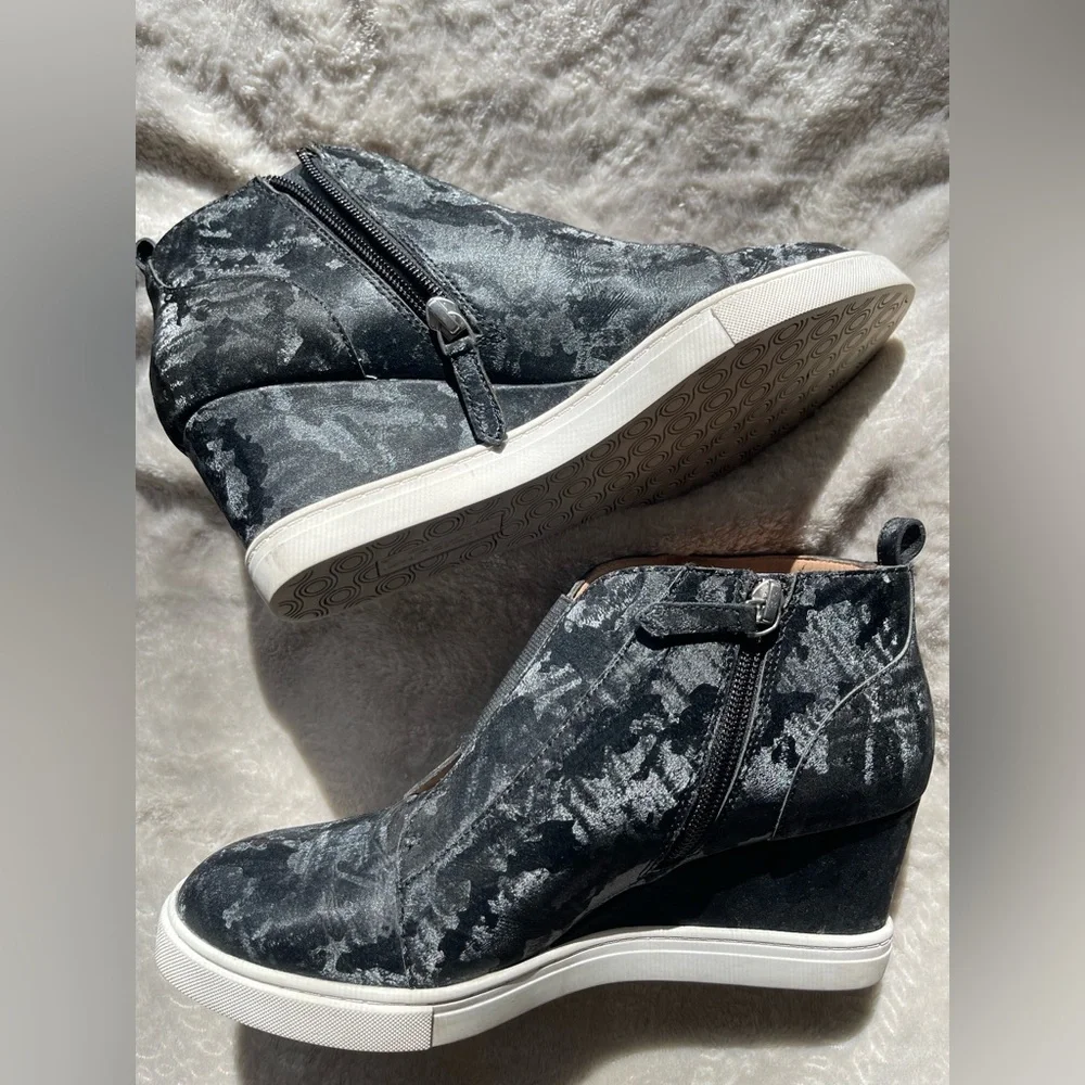 L.Paolo Women's Black Gray Velvet‎ Wedge Ankle Sneakers 8m